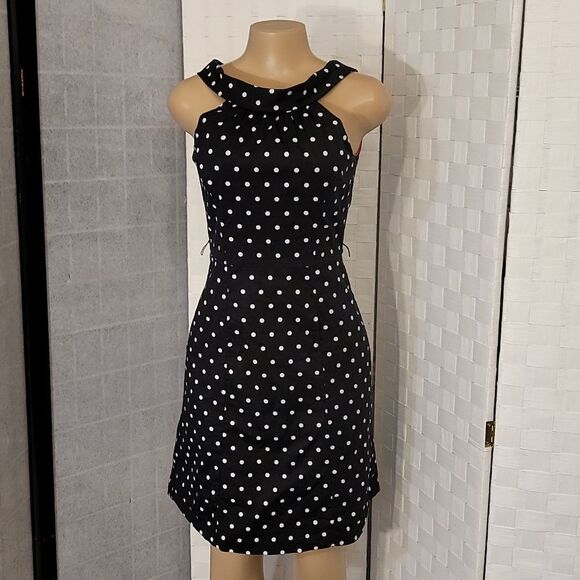WHITE HOUSE BLACK MARKET  WHITE POLKA DOT DRESS - Picture 3 of 12